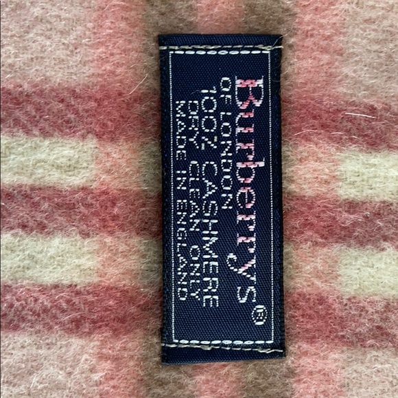 Authentic Burberry Pink Scarf 100% Cashmere - Picture 3 of 4